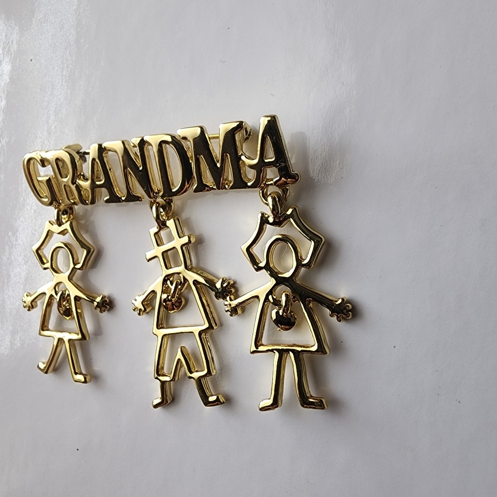 Gold Grandma brooch with family charms, gift for grandmother - Picture 2 of 6
